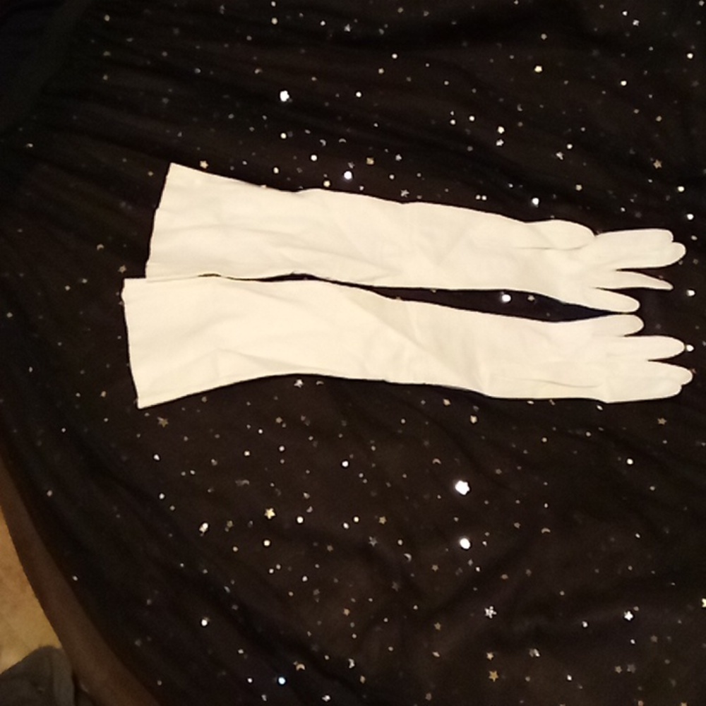 Gloves - Picture 3 of 4